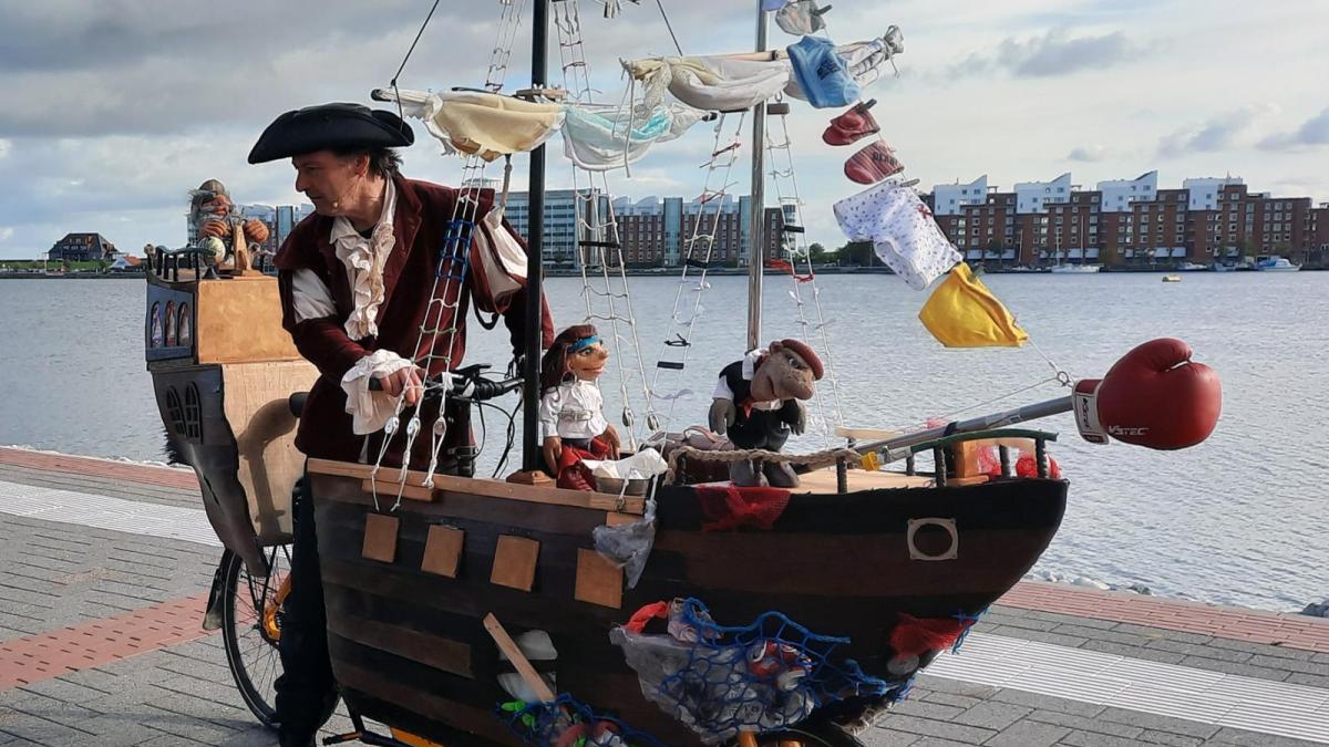 Ein Gast: Christoph Buchfink mit der Piratenkogge